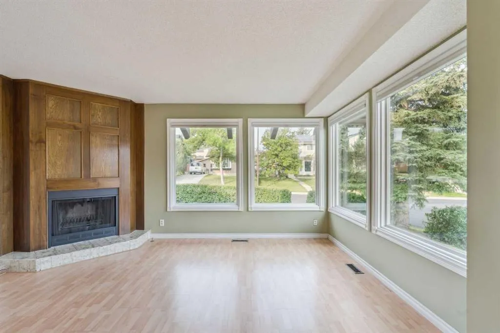 25 Macewan Glen Close NW