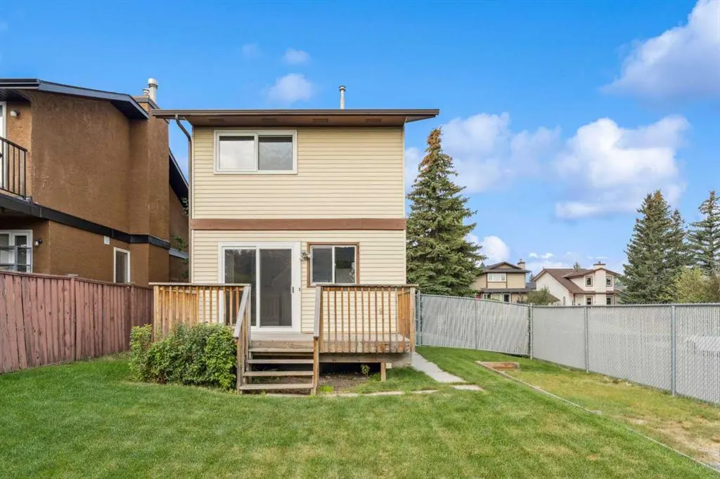 25 Macewan Glen Close NW