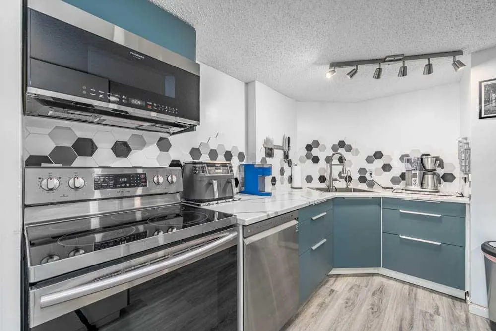 511 56 Avenue SW, #406
