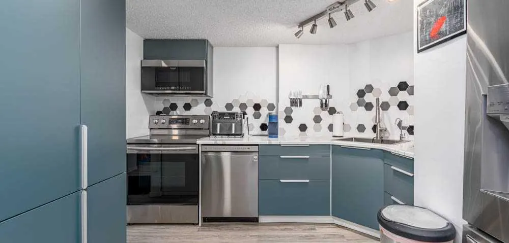 511 56 Avenue SW, #406