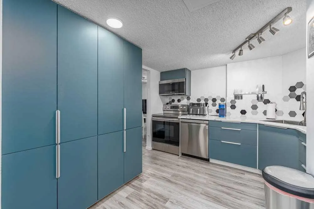 511 56 Avenue SW, #406