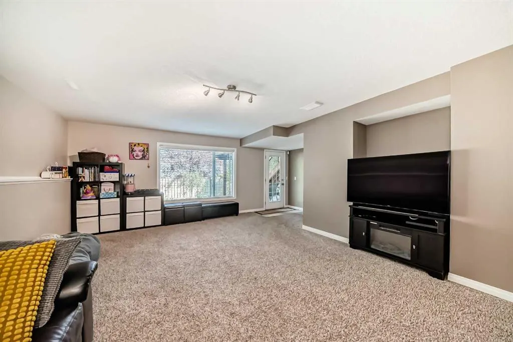 10 Springbluff Boulevard SW
