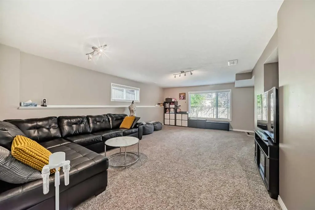 10 Springbluff Boulevard SW