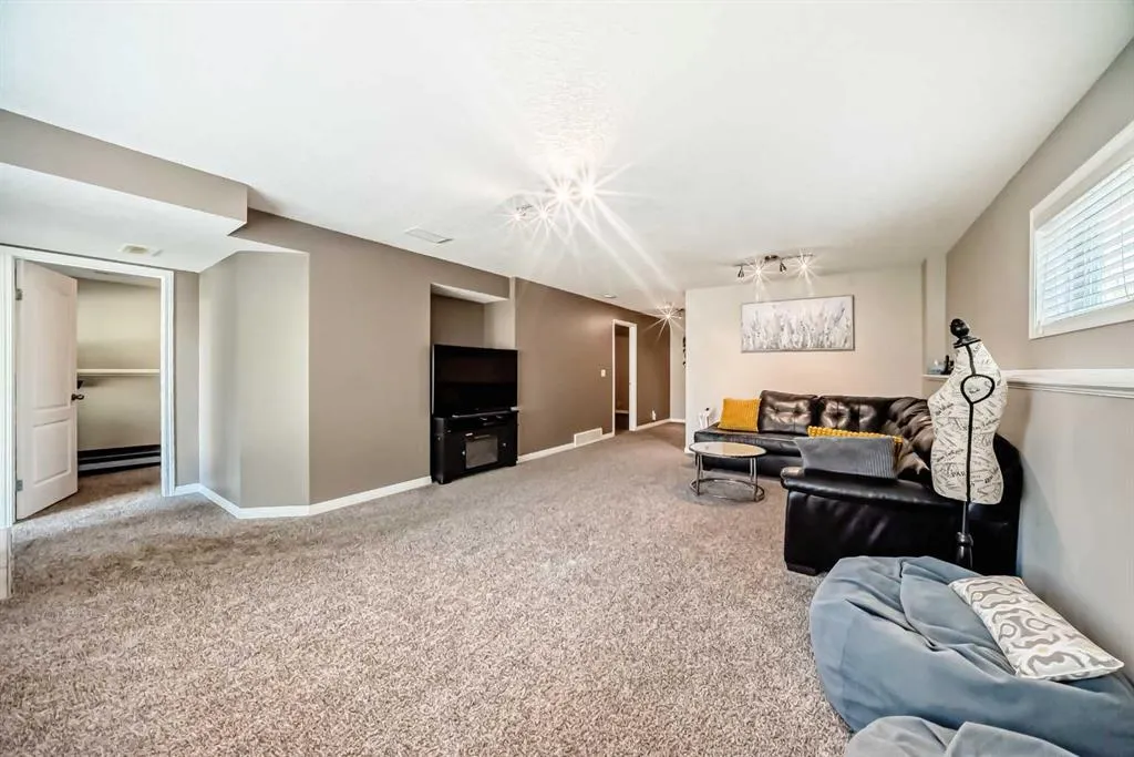 10 Springbluff Boulevard SW