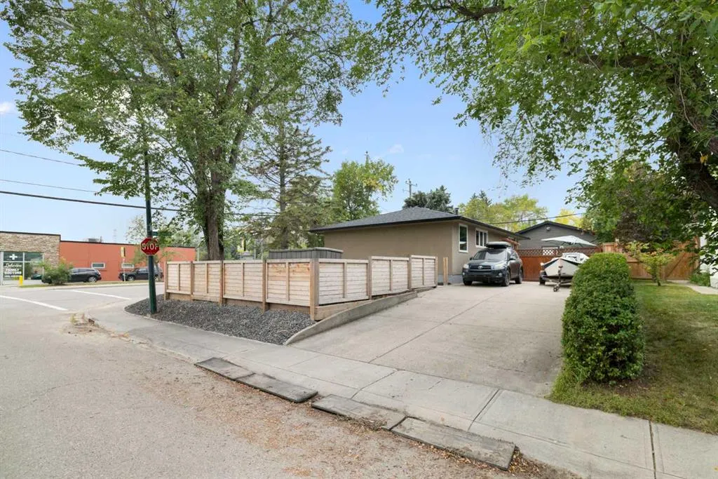 2604 63 Avenue SW