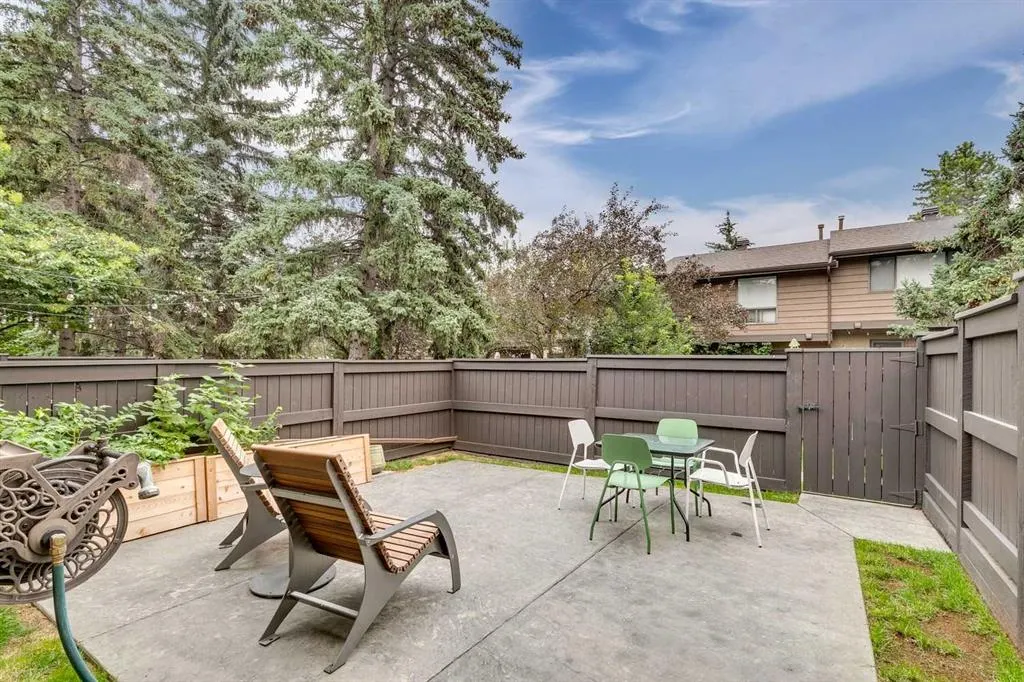 2300 Oakmoor Drive SW, #101