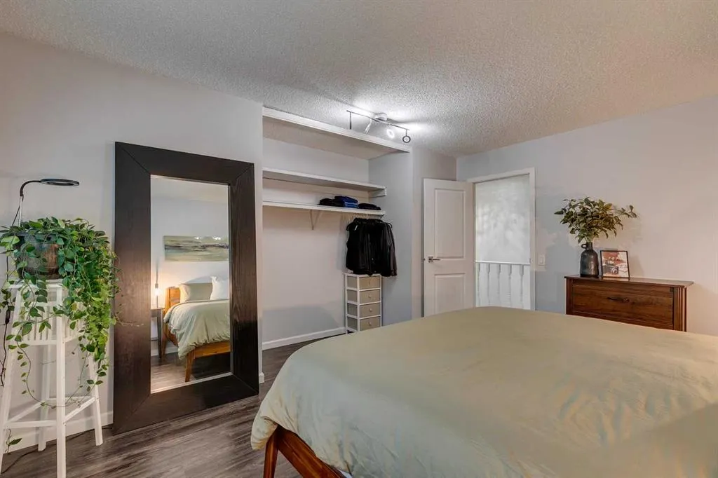2300 Oakmoor Drive SW, #101