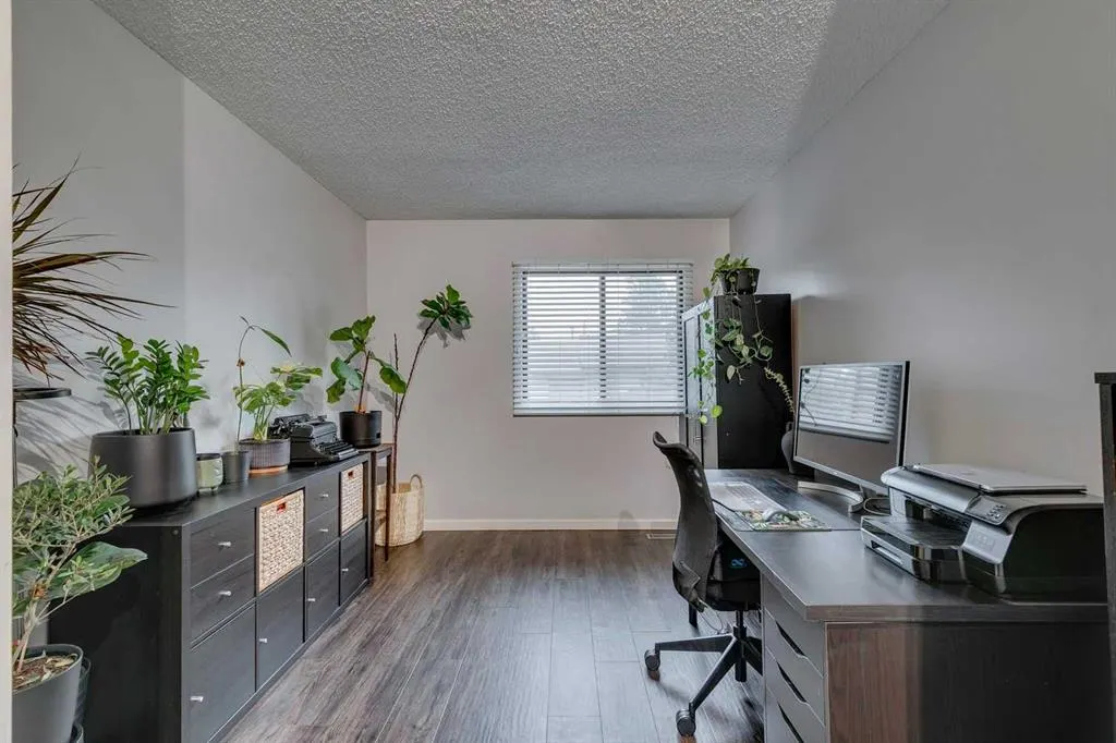 2300 Oakmoor Drive SW, #101