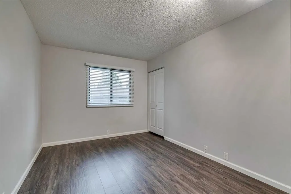 2300 Oakmoor Drive SW, #101