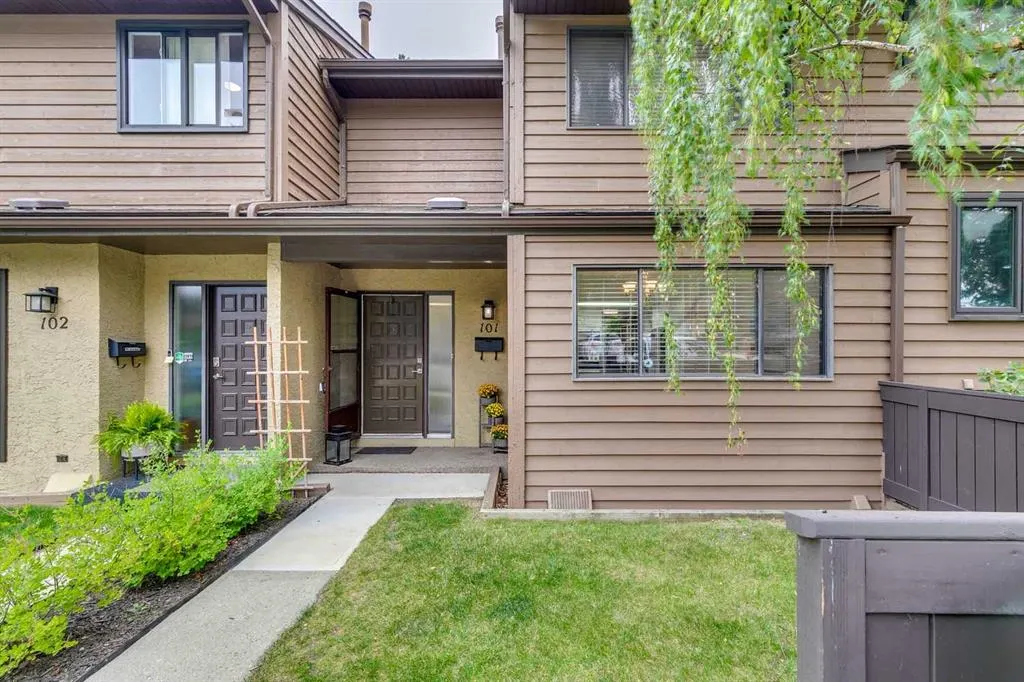 2300 Oakmoor Drive SW, #101