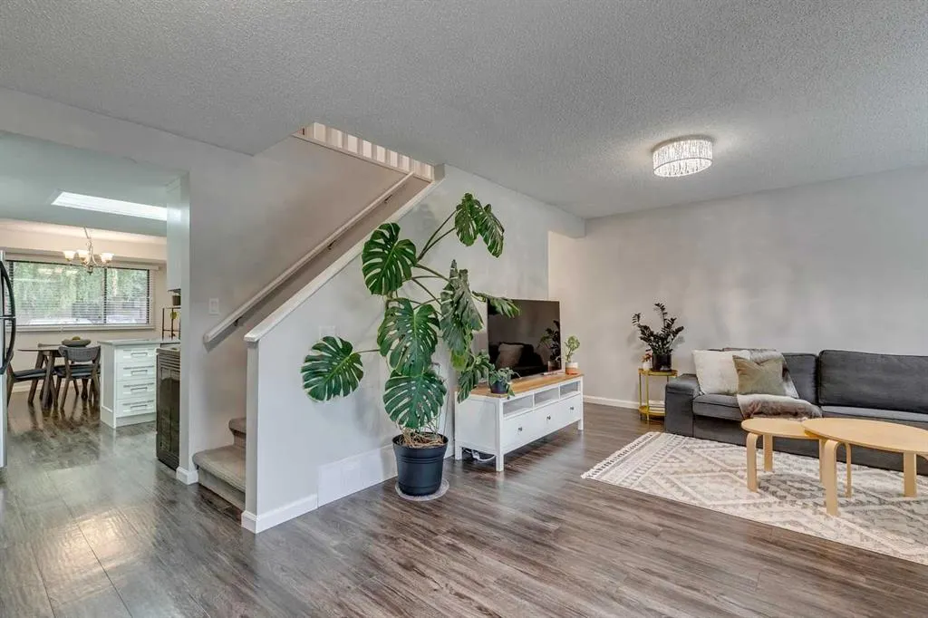 2300 Oakmoor Drive SW, #101