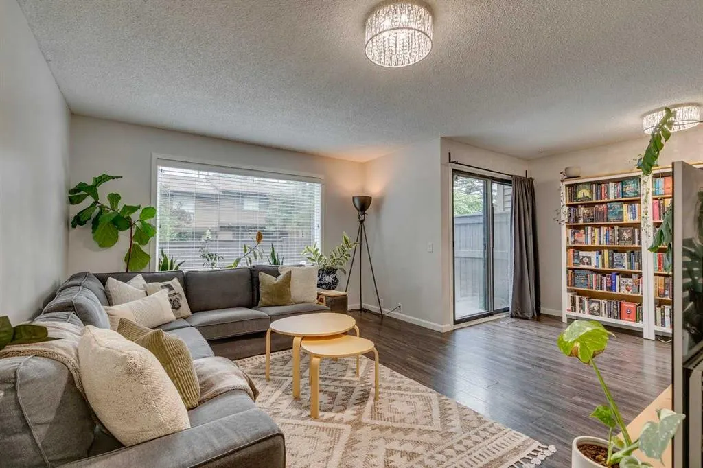 2300 Oakmoor Drive SW, #101