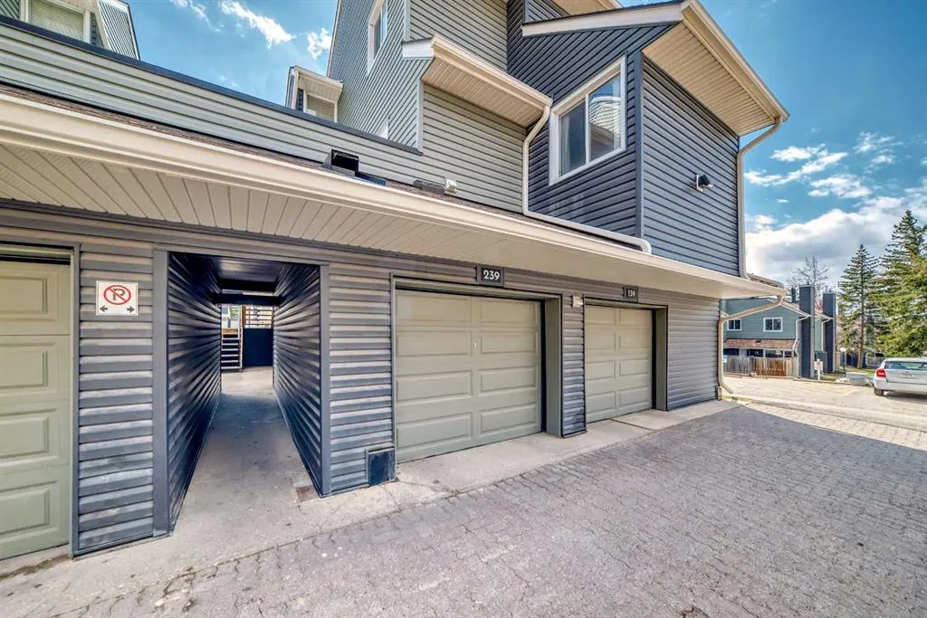 52 Glamis Green SW, #239
