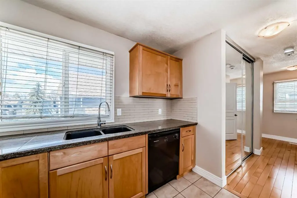 52 Glamis Green SW, #239