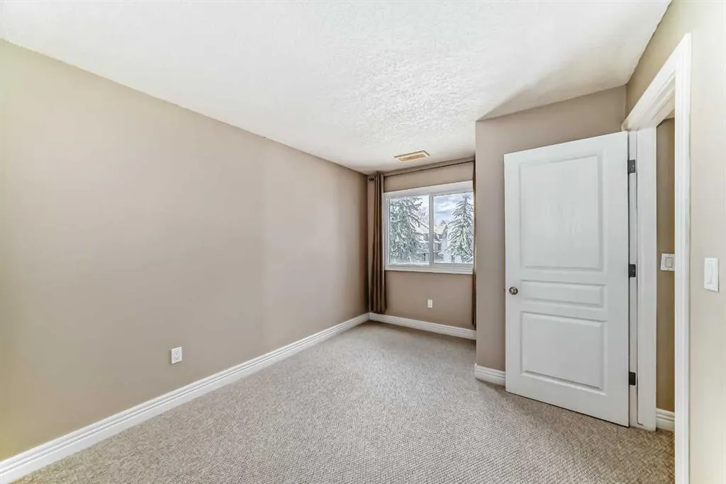 52 Glamis Green SW, #239