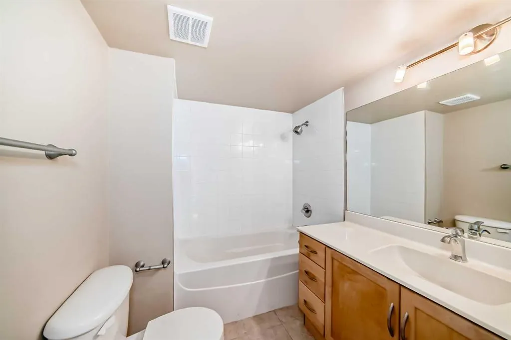 52 Glamis Green SW, #239