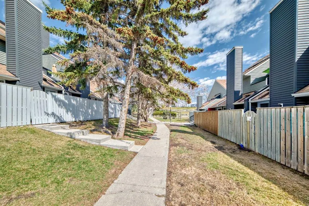 52 Glamis Green SW, #239