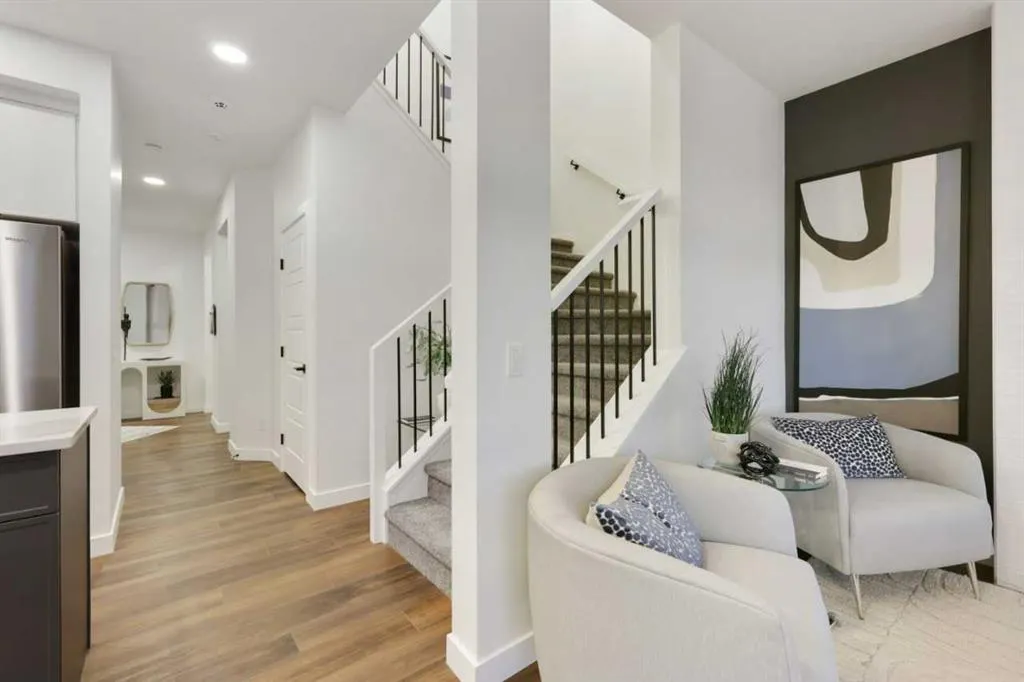 607 Buffaloberry Manor SE