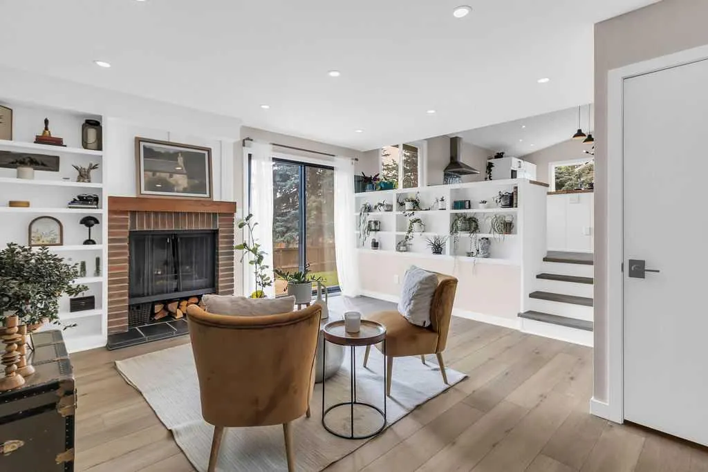 212 Cedarille Green SW