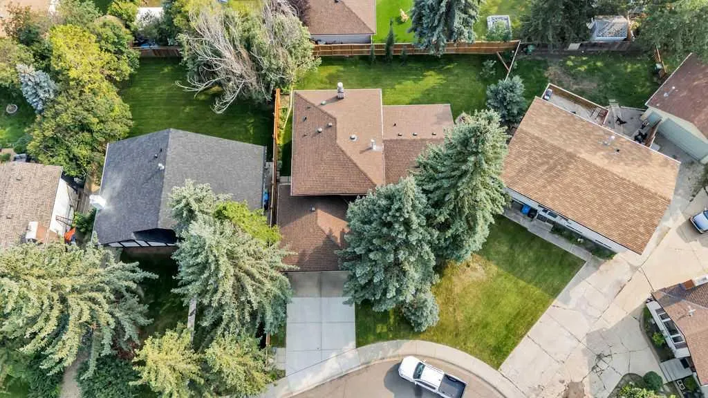 212 Cedarille Green SW