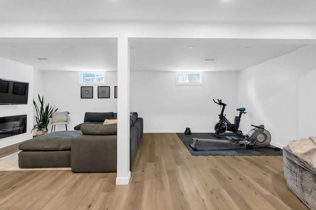 212 Cedarille Green SW