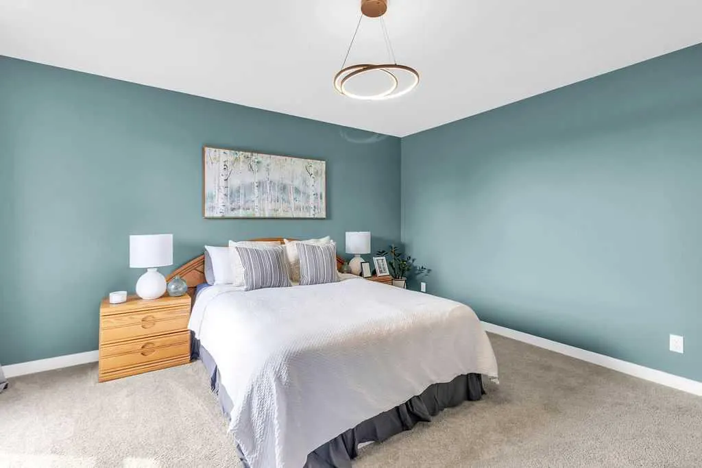 212 Cedarille Green SW
