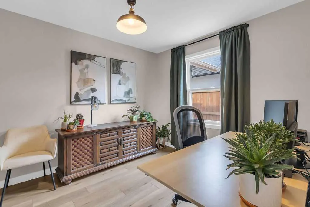 212 Cedarille Green SW