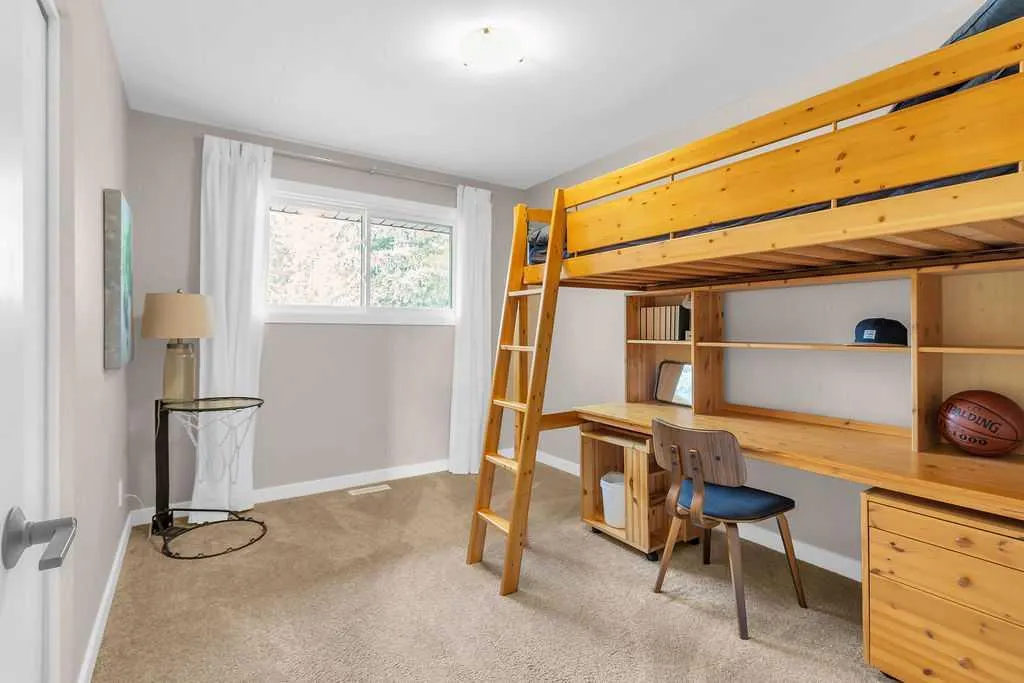 212 Cedarille Green SW