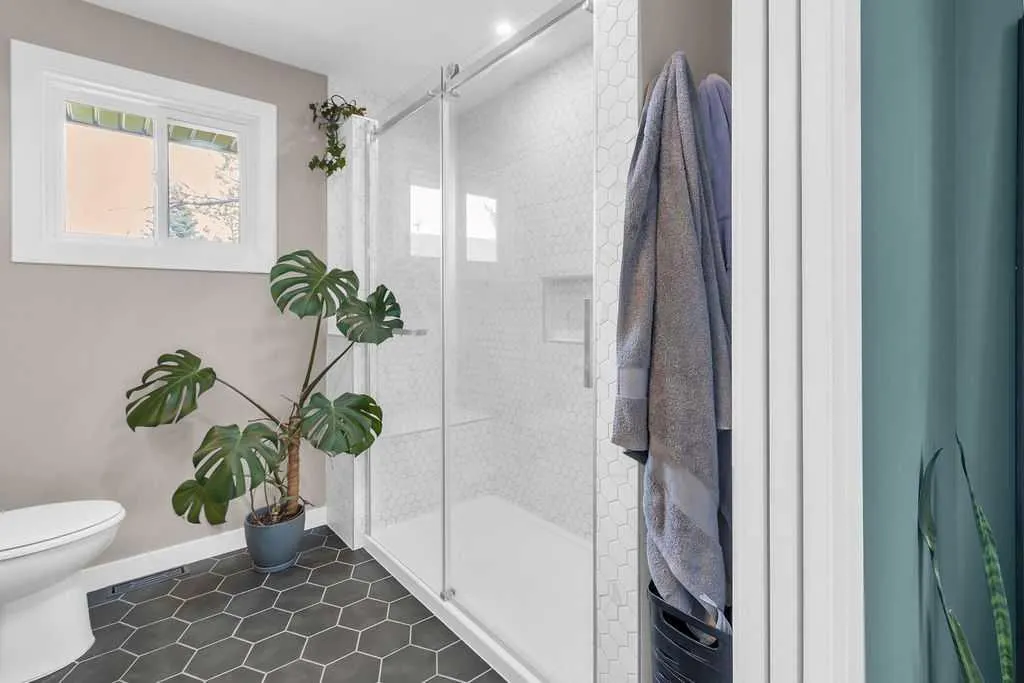 212 Cedarille Green SW