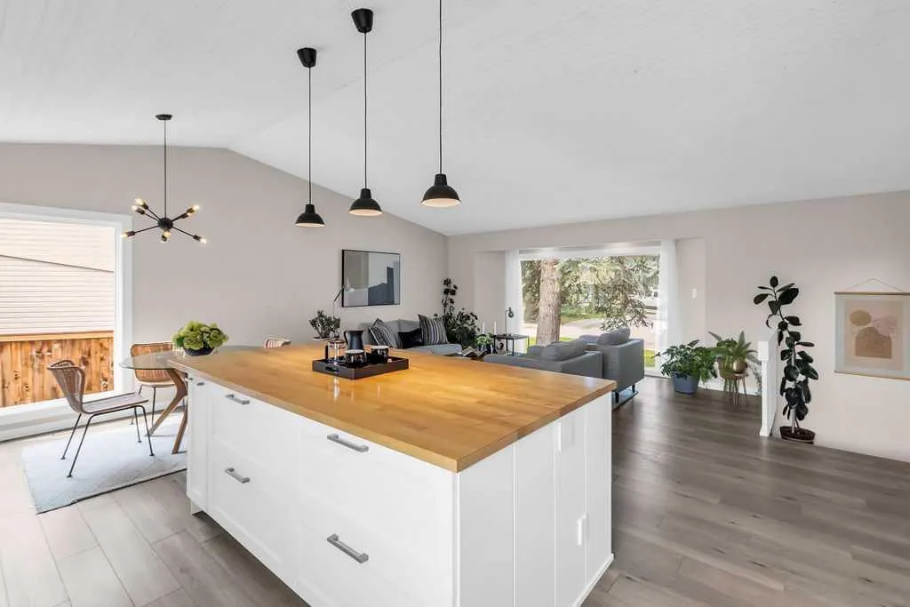 212 Cedarille Green SW