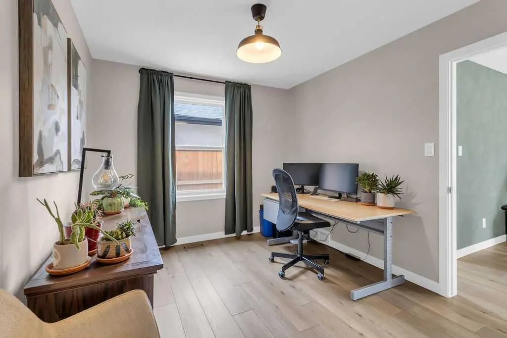 212 Cedarille Green SW