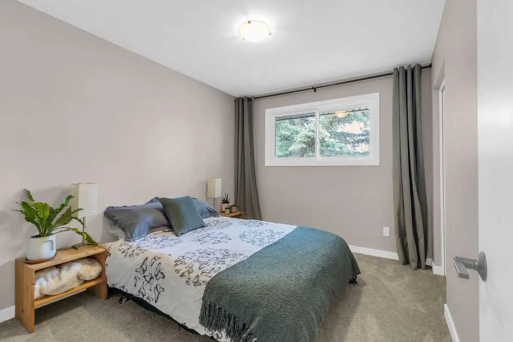 212 Cedarille Green SW