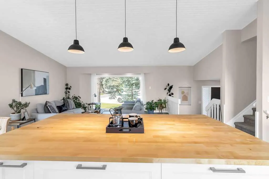 212 Cedarille Green SW