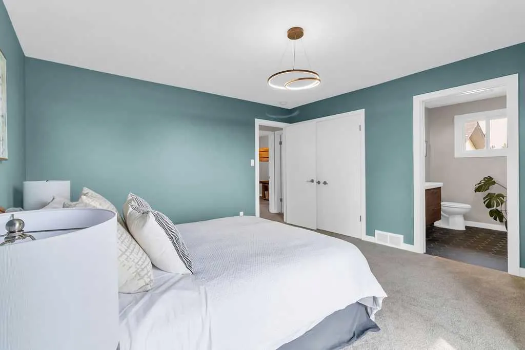 212 Cedarille Green SW