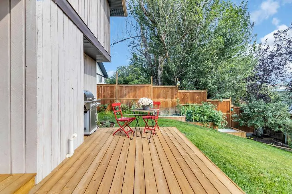 212 Cedarille Green SW