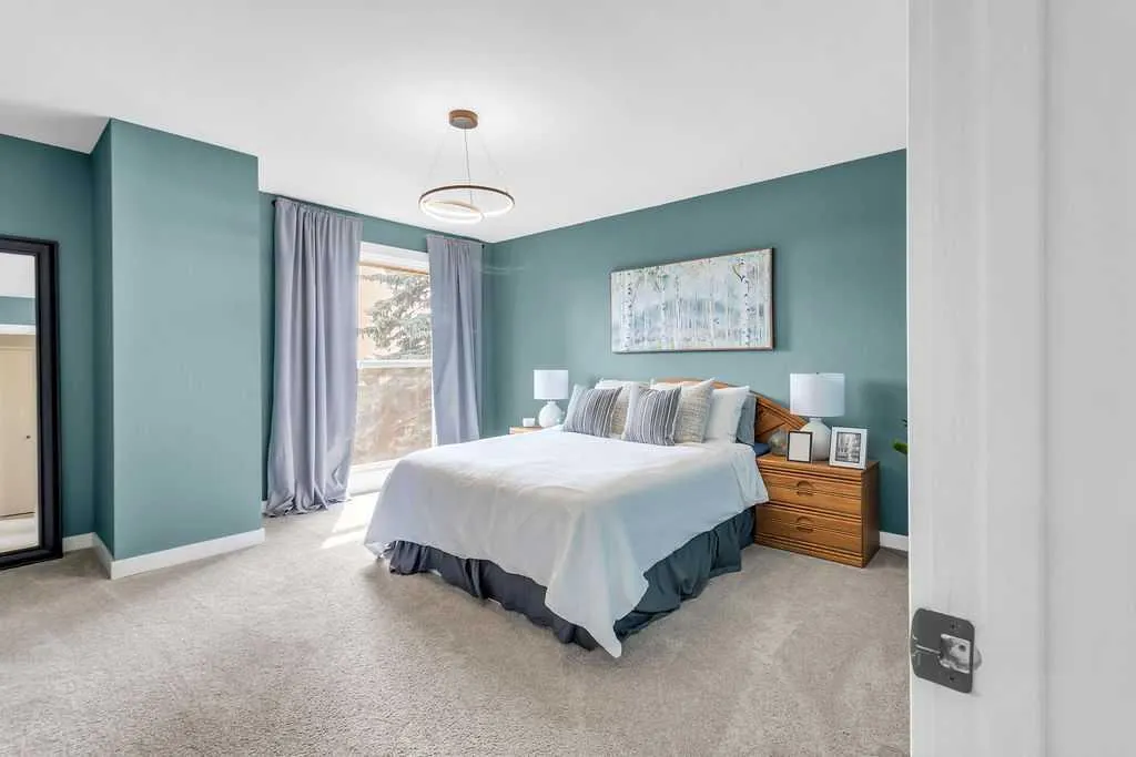 212 Cedarille Green SW