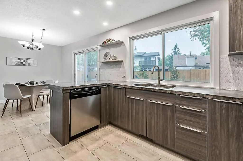 31 Castlebrook Road NE