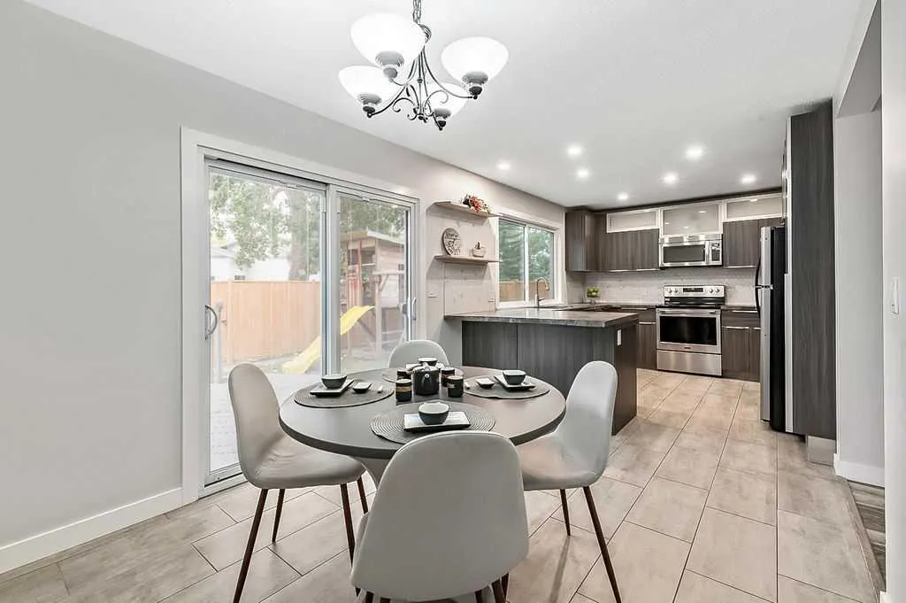 31 Castlebrook Road NE