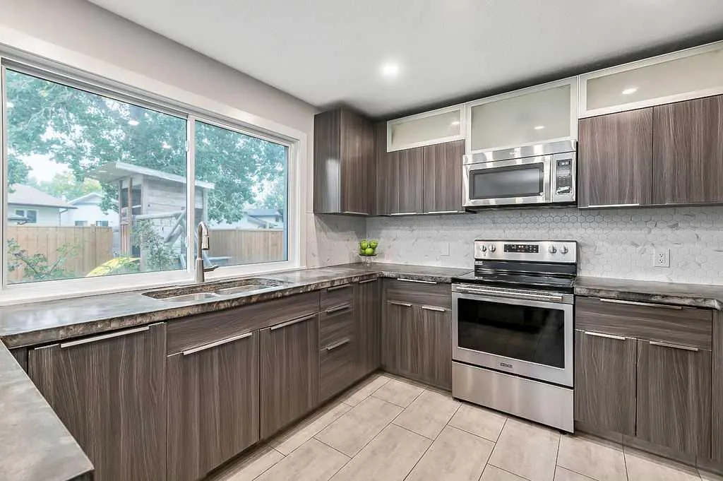31 Castlebrook Road NE