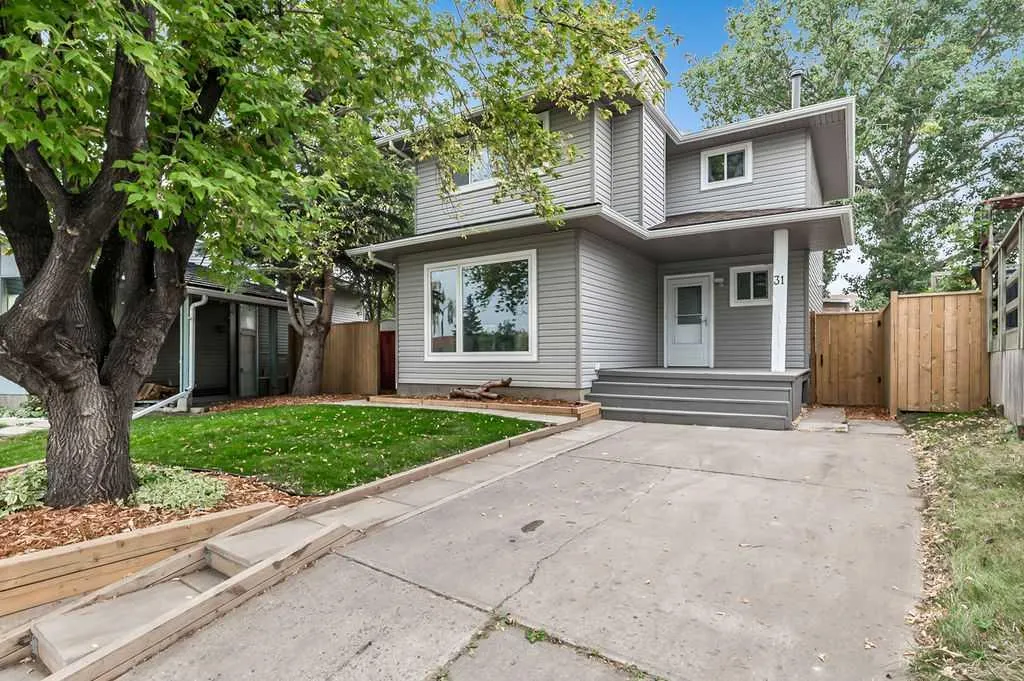 31 Castlebrook Road NE