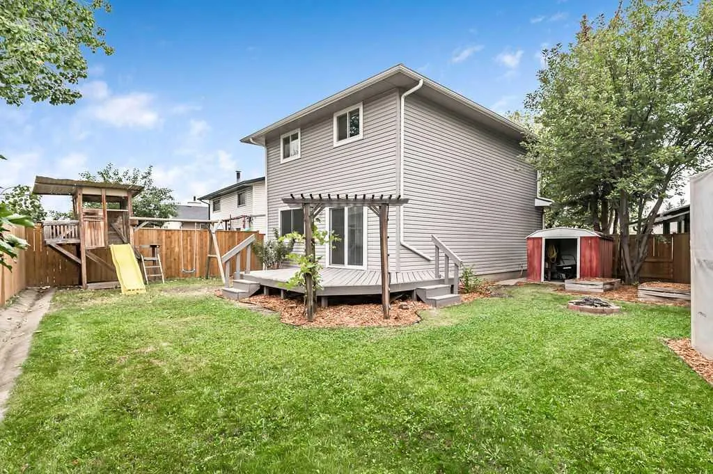 31 Castlebrook Road NE