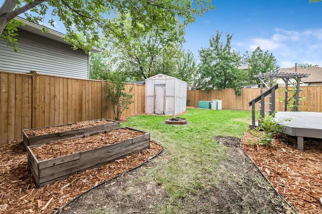 31 Castlebrook Road NE