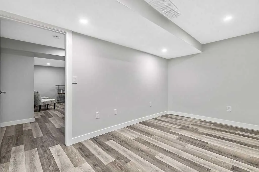 31 Castlebrook Road NE