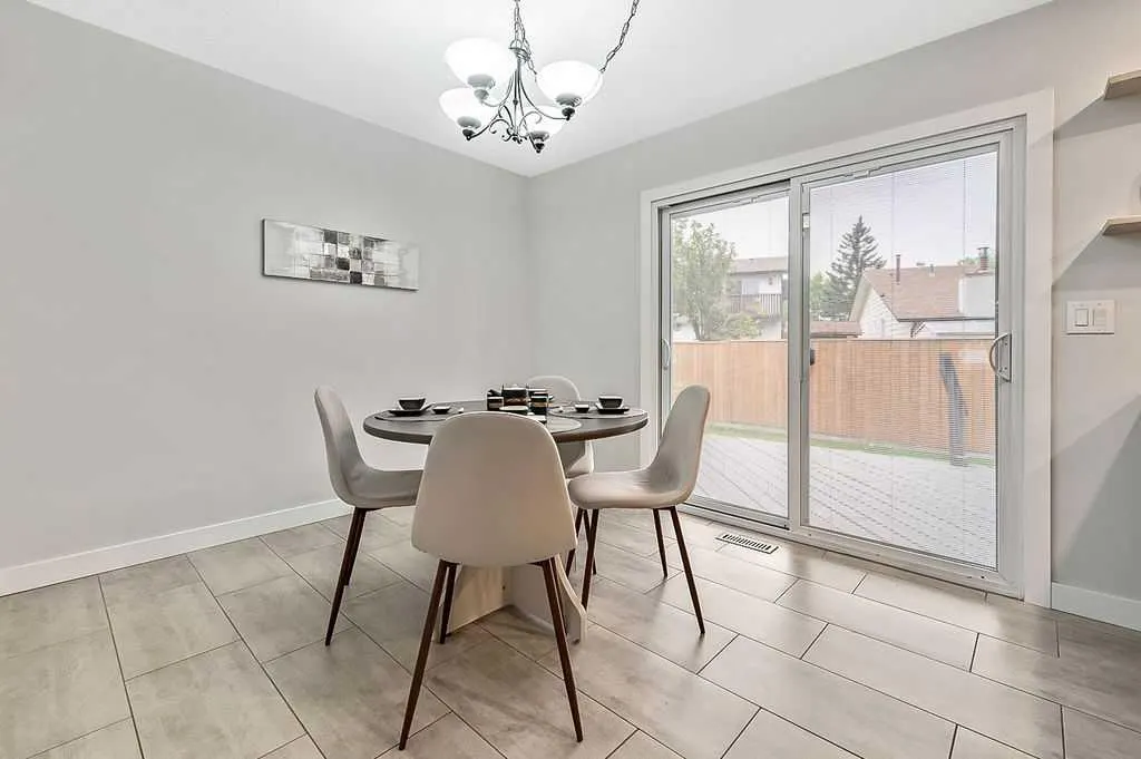 31 Castlebrook Road NE