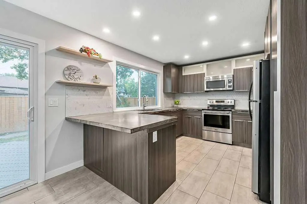 31 Castlebrook Road NE
