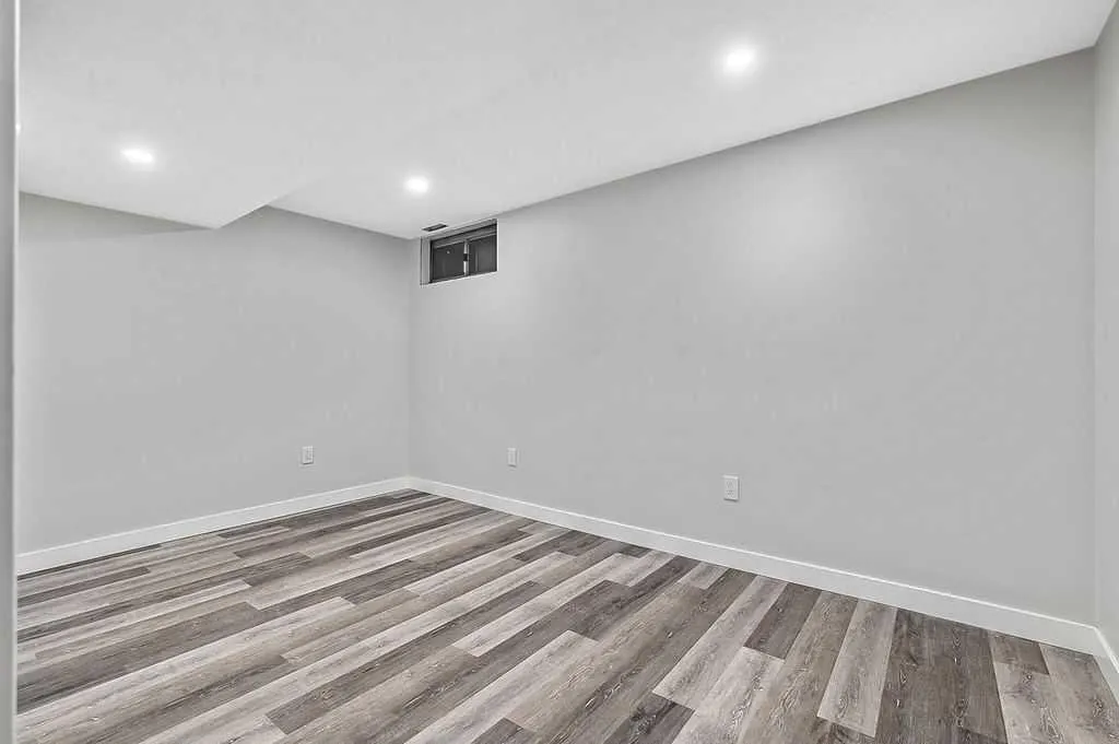 31 Castlebrook Road NE