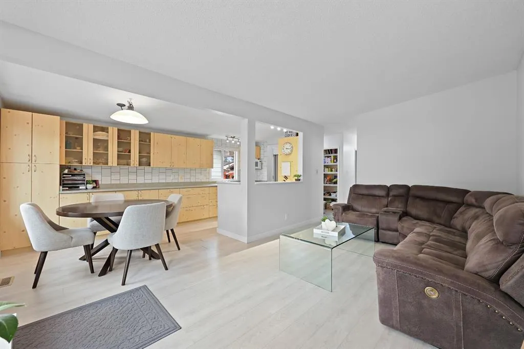 7132 & 7130 35 Avenue NW
