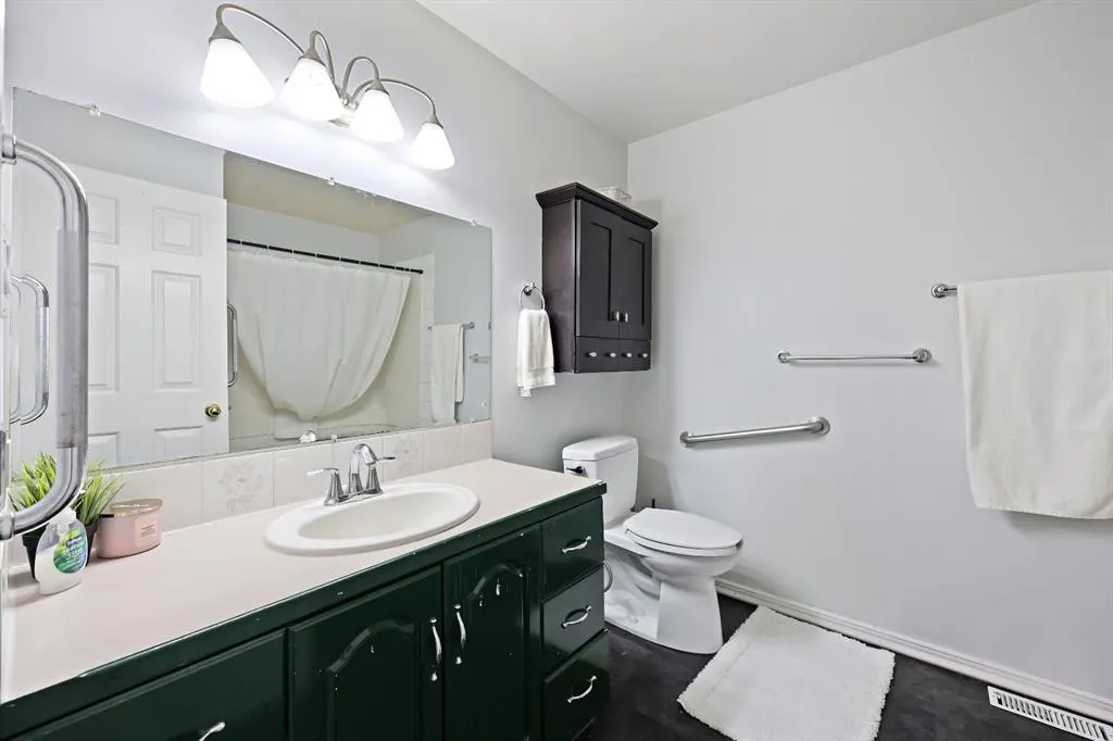 7132 & 7130 35 Avenue NW