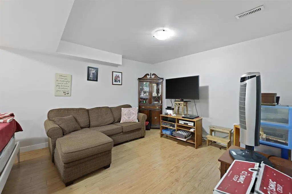 7132 & 7130 35 Avenue NW