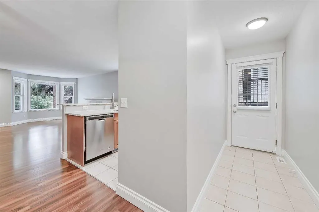 512 56 Avenue SW, #1